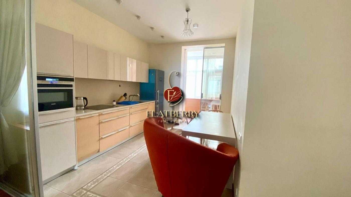 3-Bedroom Apartment in City Center, Pechersk District, Near Khreshchatyk Metro