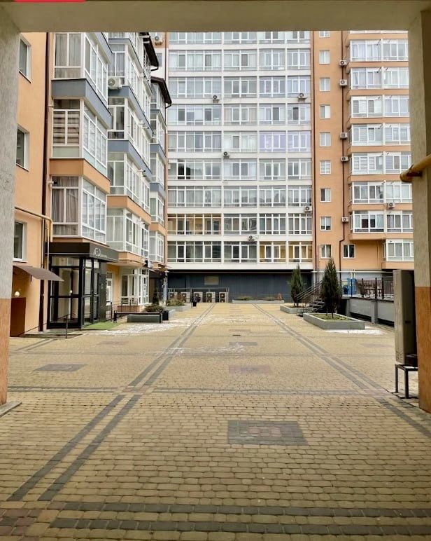 1-Bedroom Apartment in City Center with Euro Renovation