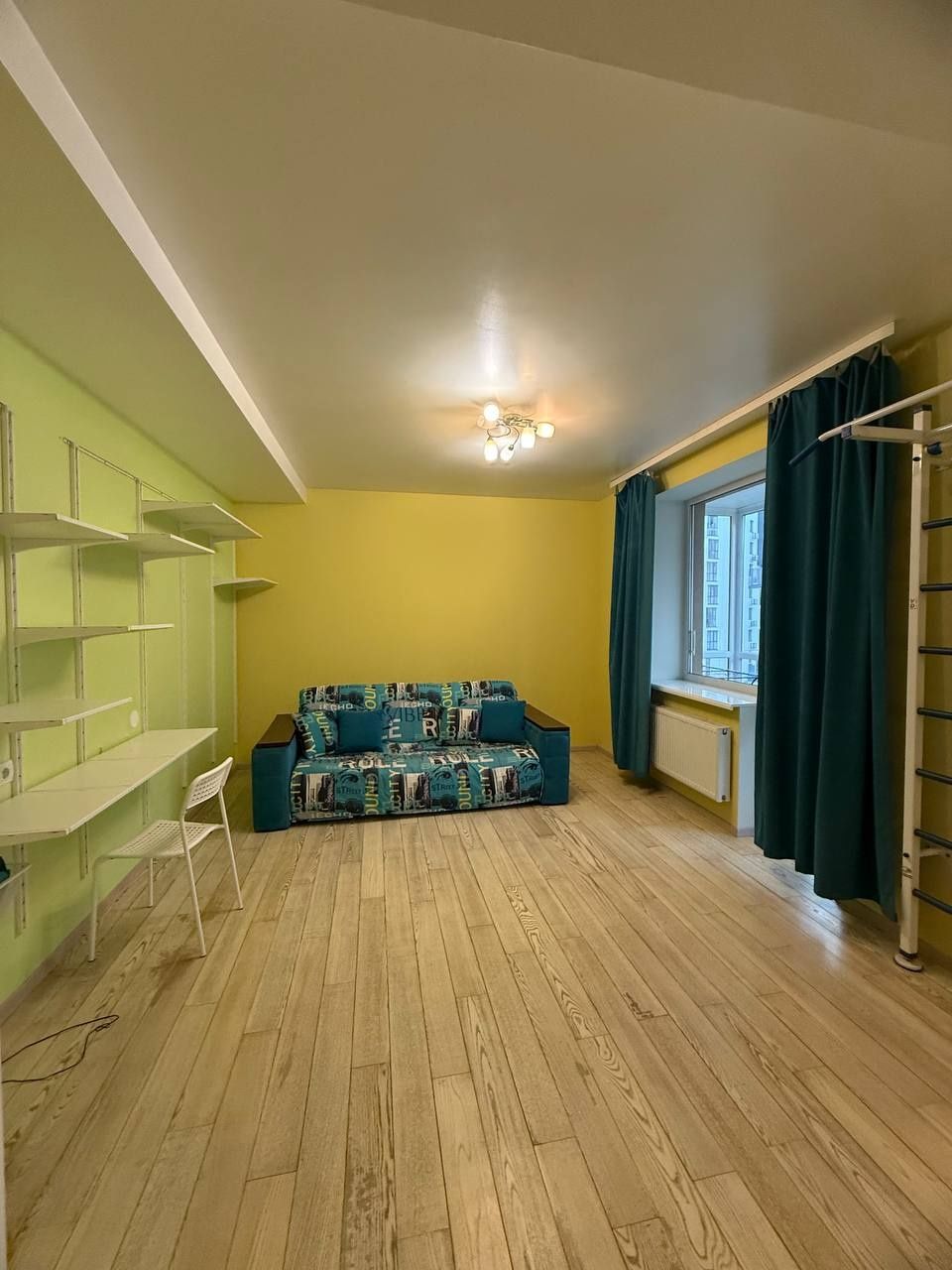 Spacious 1-bedroom apartment with studio kitchen near city center
