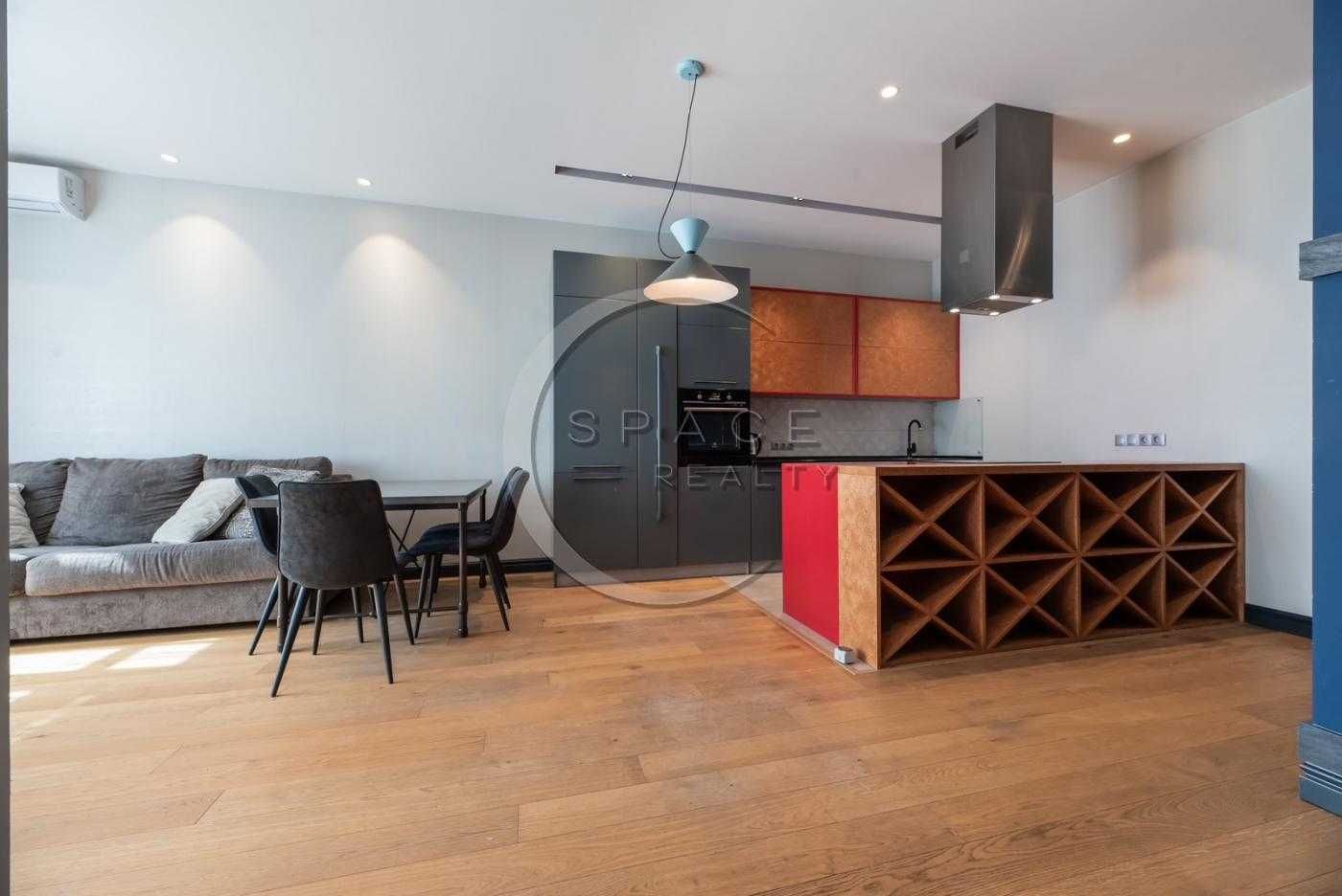 2-Room Apartment in Novopecherski Lipky Complex, Dragomyrova Street