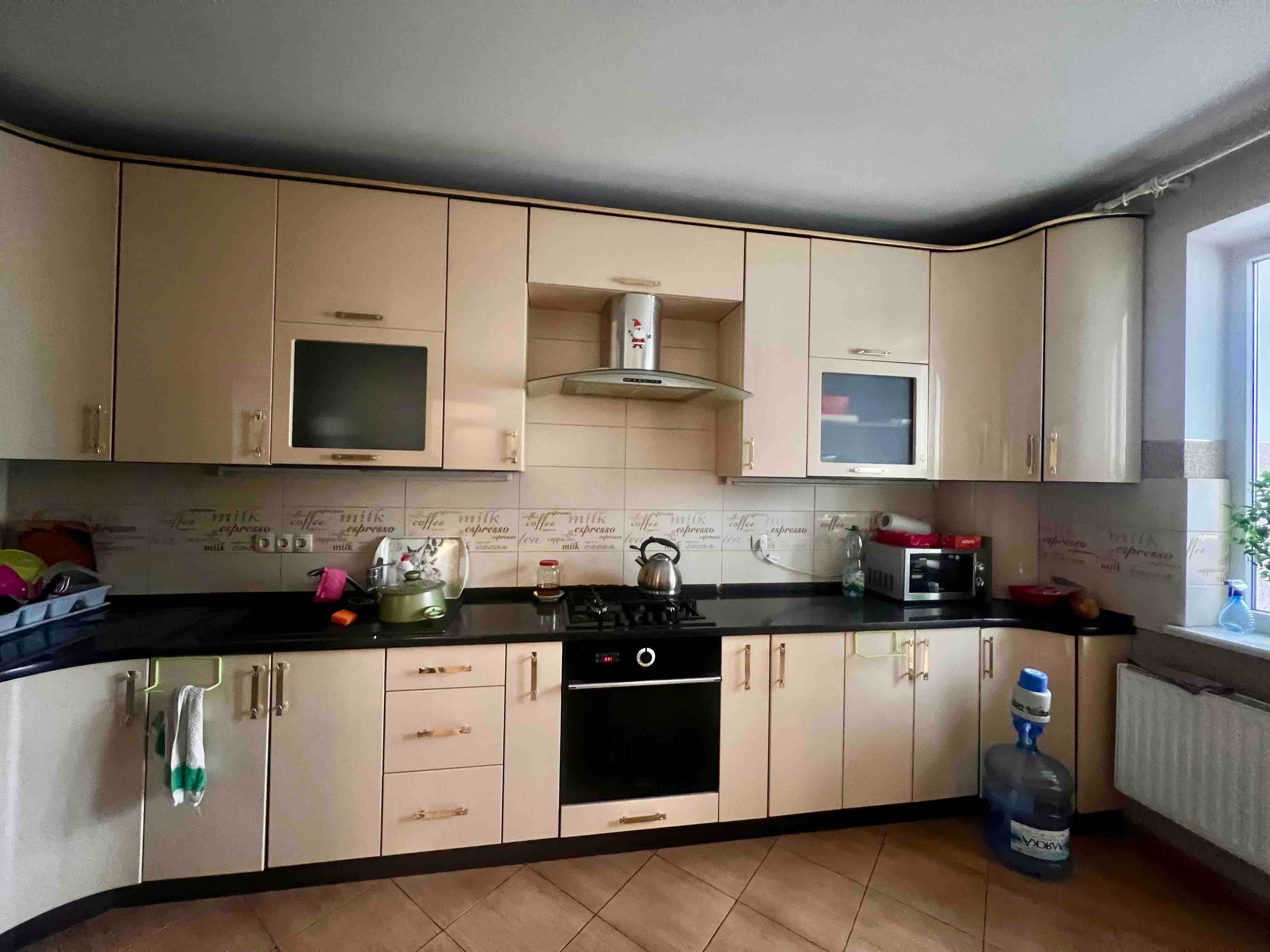 1-Bedroom Apartment in New Building on Varshavska Street