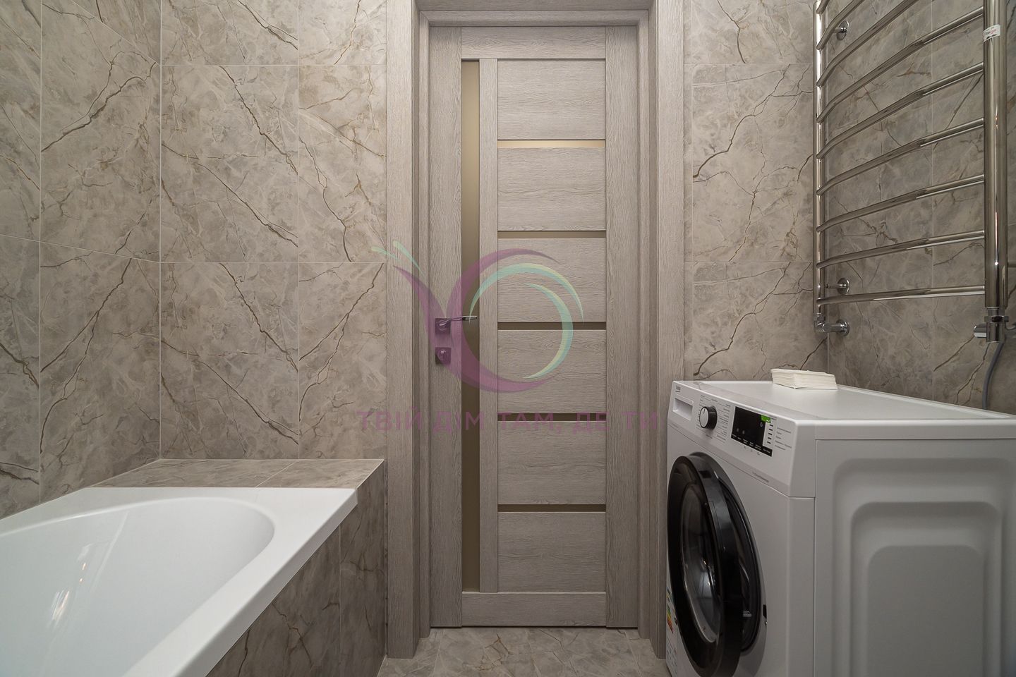 1-Room Apartment with Modern Design near Chornovola-Bandery Street