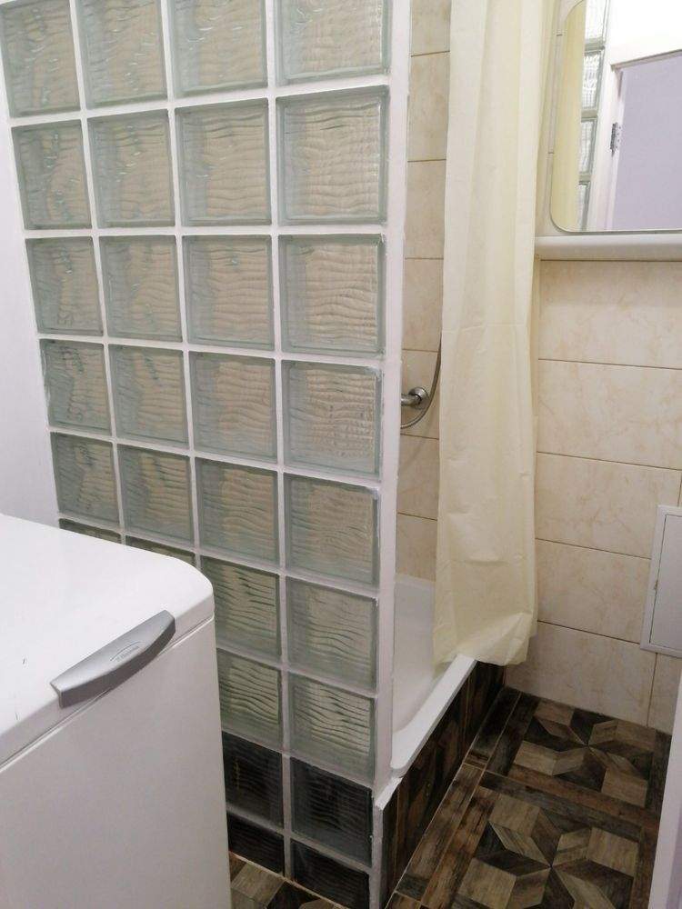 One-bedroom apartment on Pulyuya Street, central city location near river