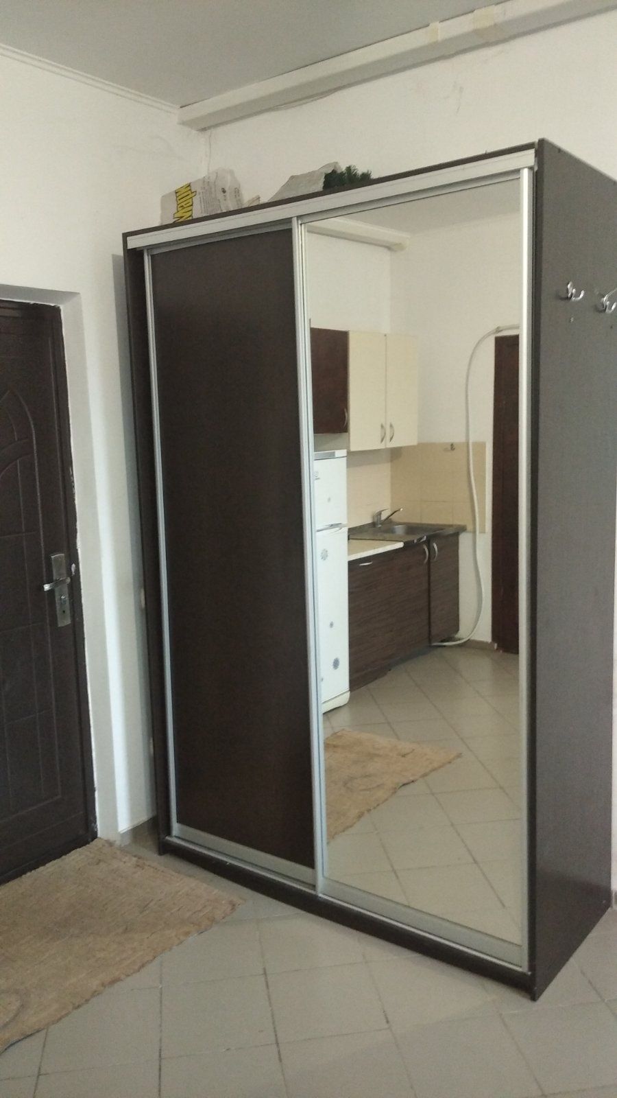 Modern Studio Apartment with Parking Near Metro