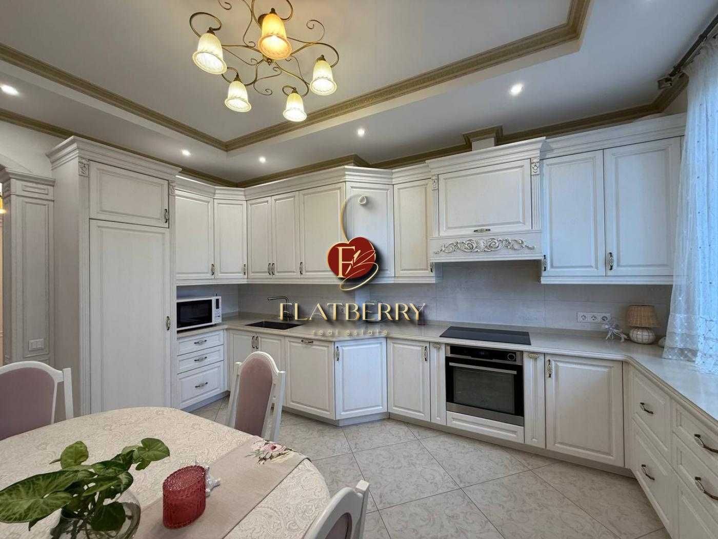 3-bedroom apartment in Botanic Paradise complex, Nazarovska Street