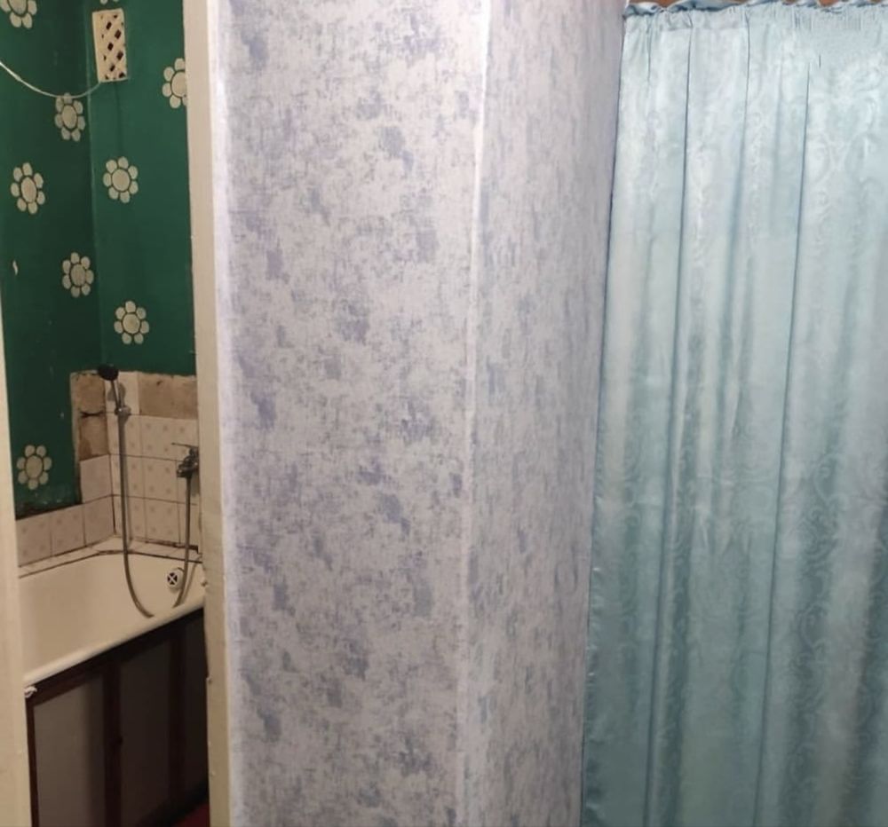 1-Room Apartment on N. Kurchenko Street with Basic Amenities
