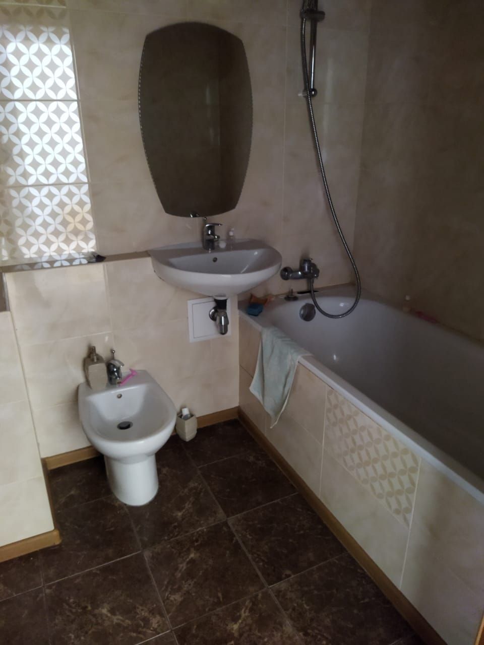 3-Room Apartment in Lazurnyi District