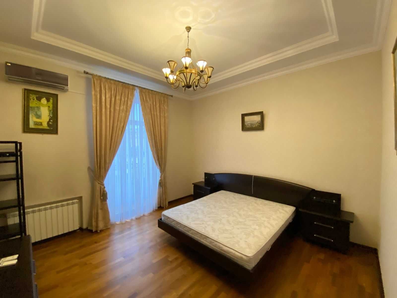 3-Bedroom Apartment in Khreshchatyk Street, Historical Passage, Central Kyiv