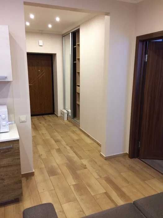 Modern 1-Bedroom Apartment with Designer Kitchen