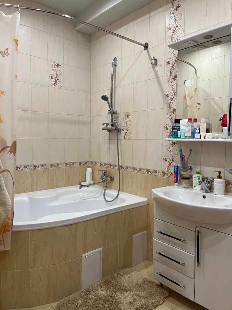 Spacious Two-Room Apartment in Zhuravlevsky Complex, Kyiv