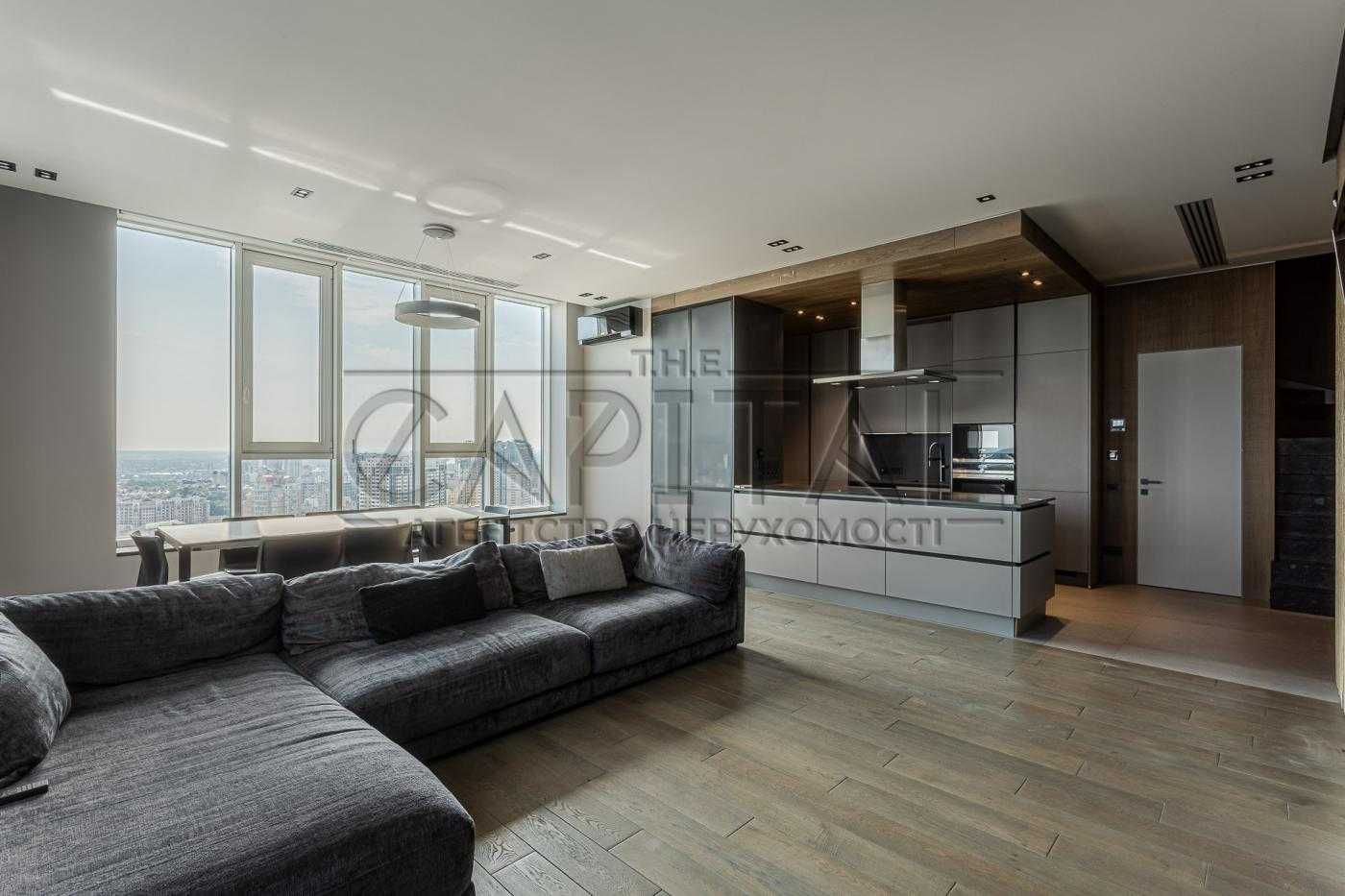 2-Level Panoramic 4-Room Apartment in Richmond Complex