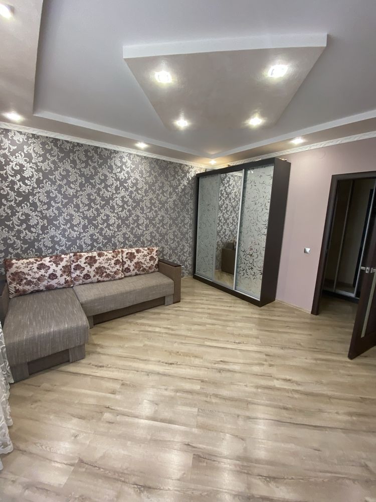 3-Room Apartment on Khyry Street with Comfortable Layout and Amenities