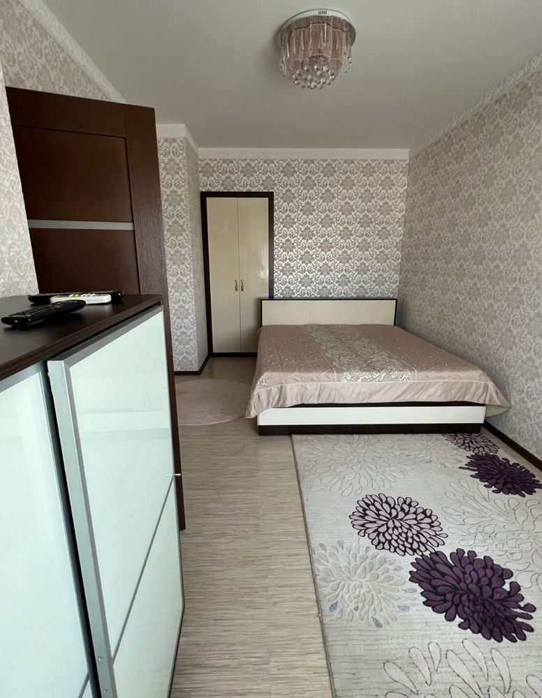 1-Room Apartment in Klimovsky House with City and Park View