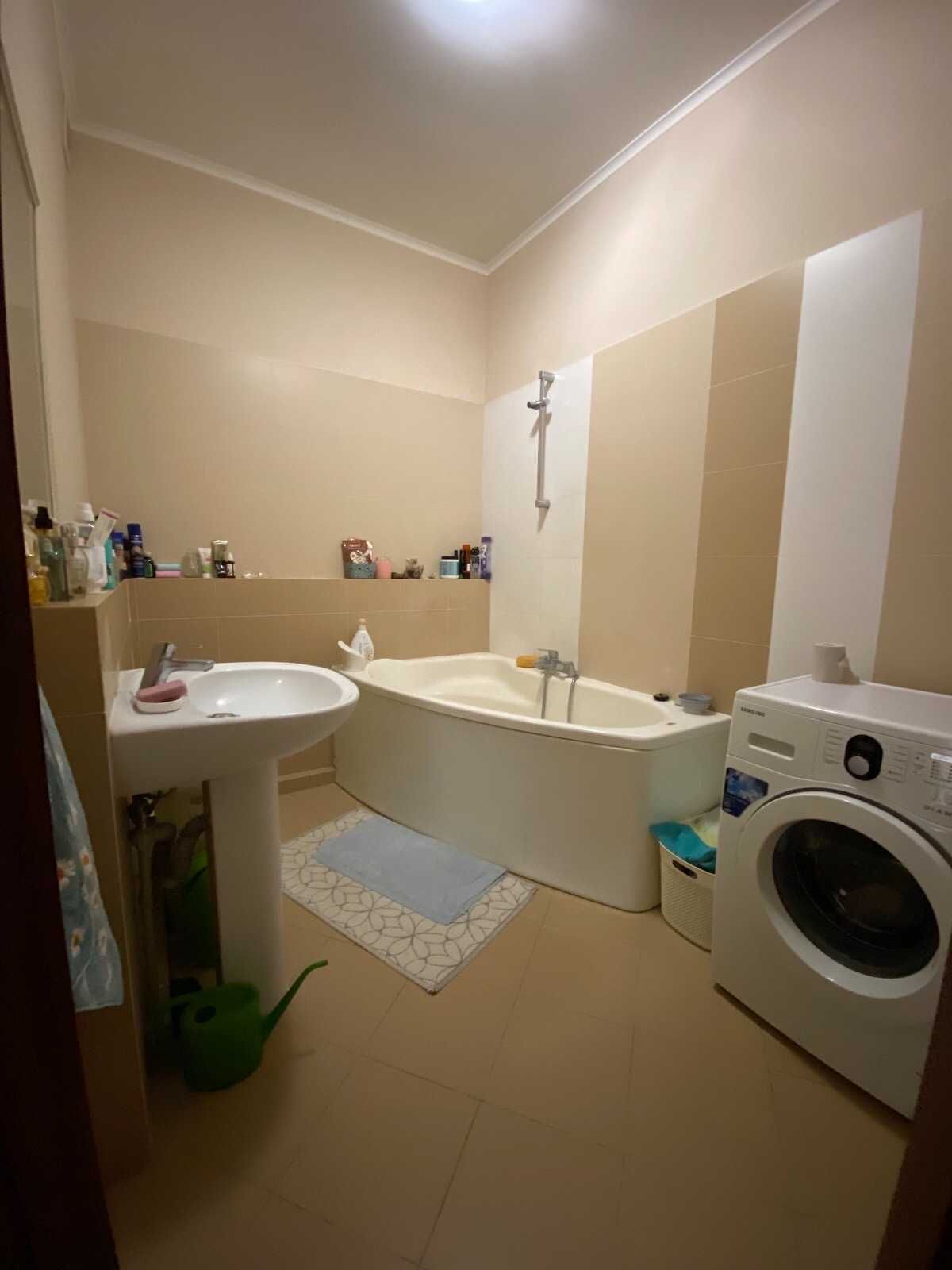 Spacious 2-bedroom apartment near Bozdosh Park with balconies and underground parking