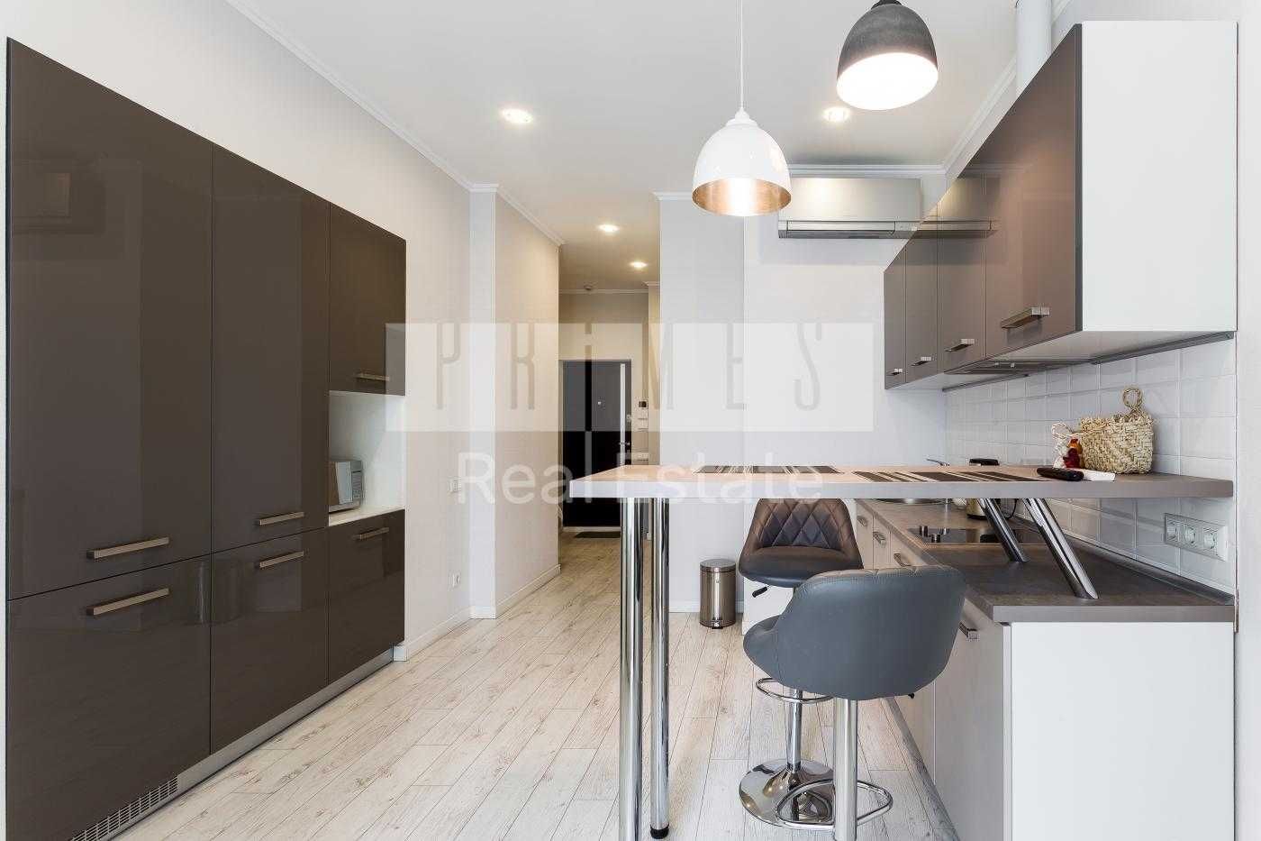 Luxurious Business Class 1-Bedroom Apartment with Designer Renovation