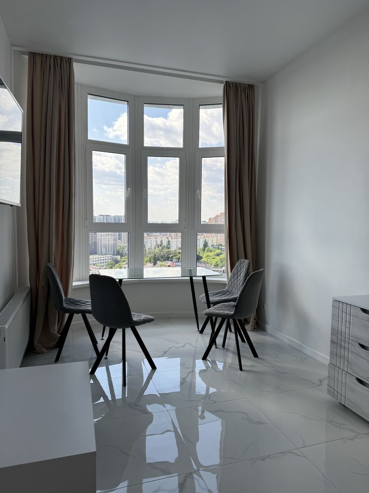 Modern Studio with Bay Windows and Designer Kitchen