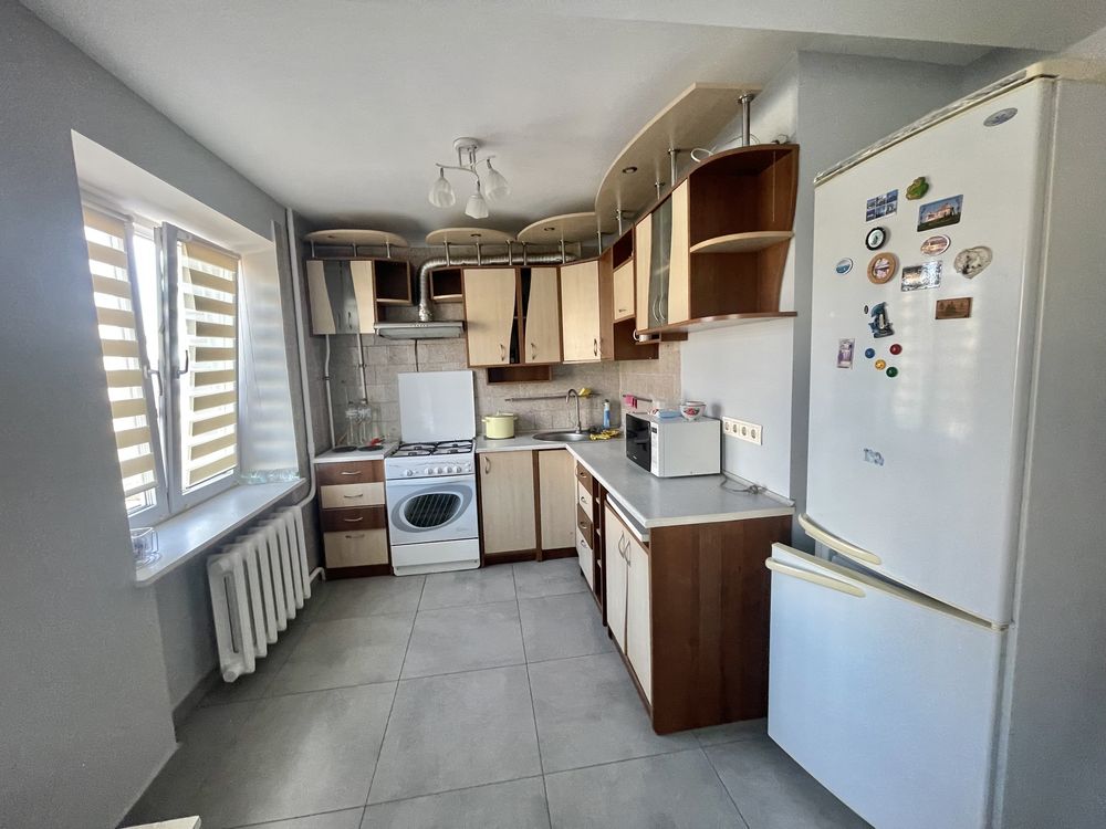 3-Room Apartment on Chervonoi Kalyny Street (Santa Barbara)