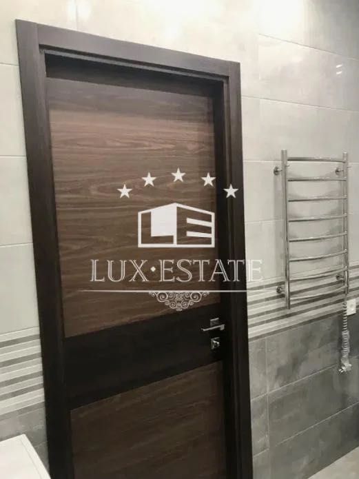 Modern 2-Room Apartment with City View in Ultra Complex