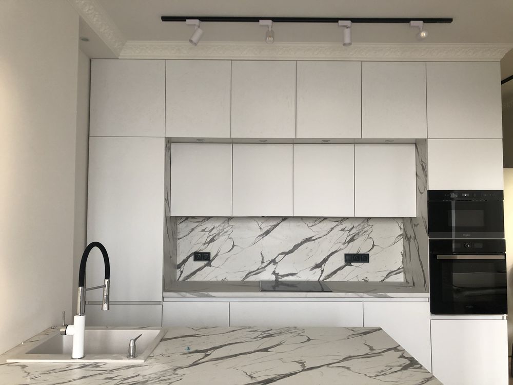 Spacious Apartment with Designer Interior and Modern Amenities