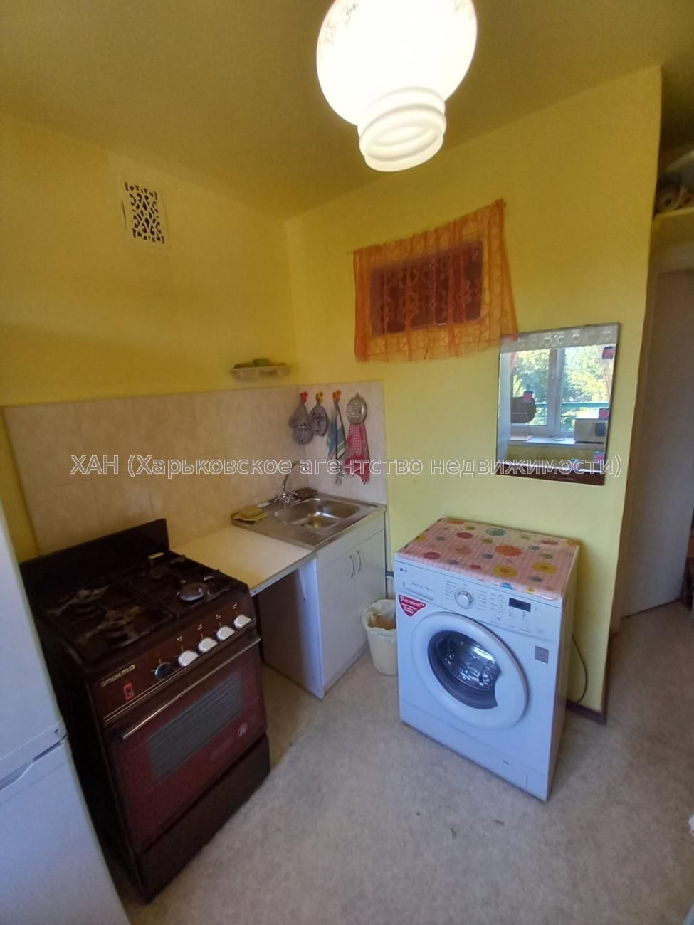 Middle Floor Apartment Near Sarzhin Yar