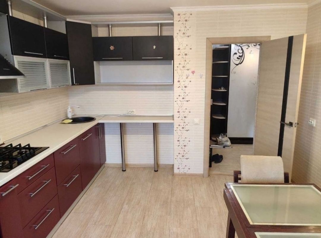 2-room apartment in Yuvileynyi district, fully furnished and equipped
