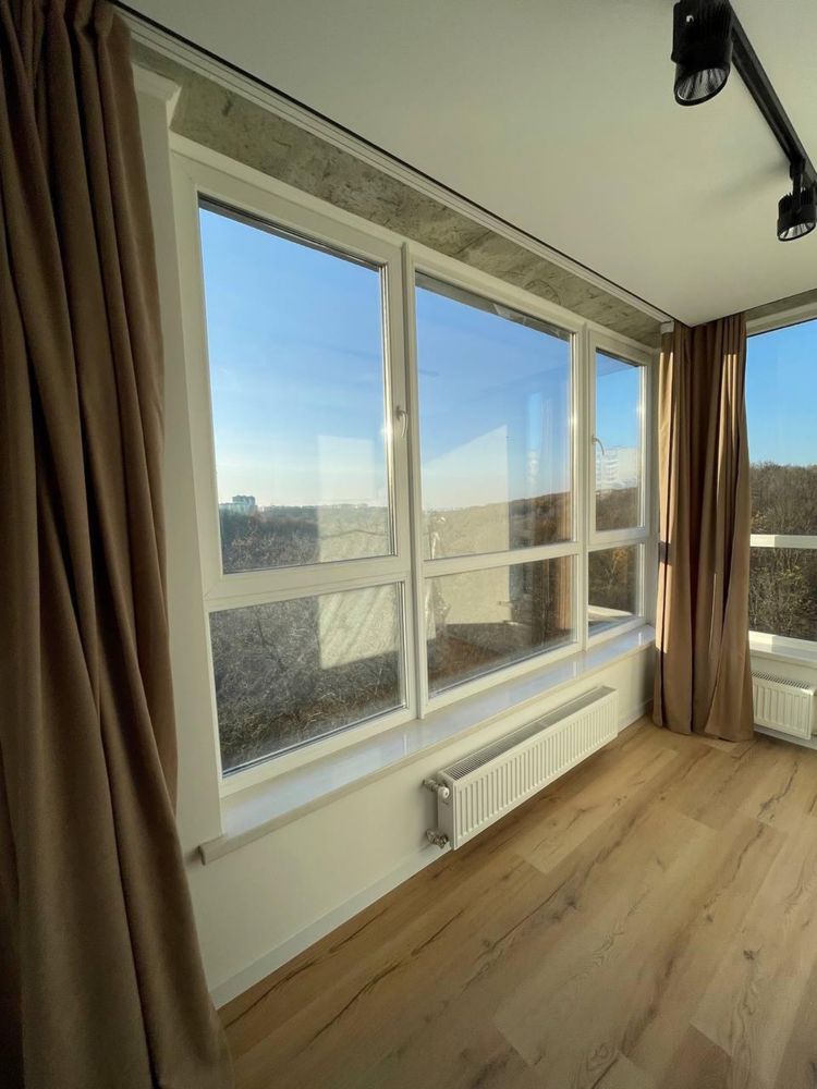 3-Bedroom Apartment with Forest View in Medovyi Sad Complex