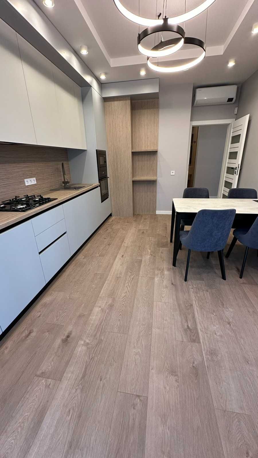Modern 2-Bedroom Apartment with Underground Parking