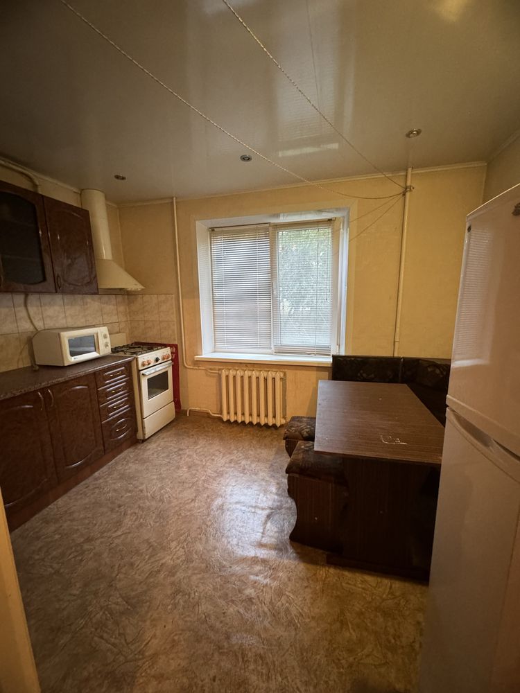 1-Room Apartment on 1st Floor of 9-Story Building