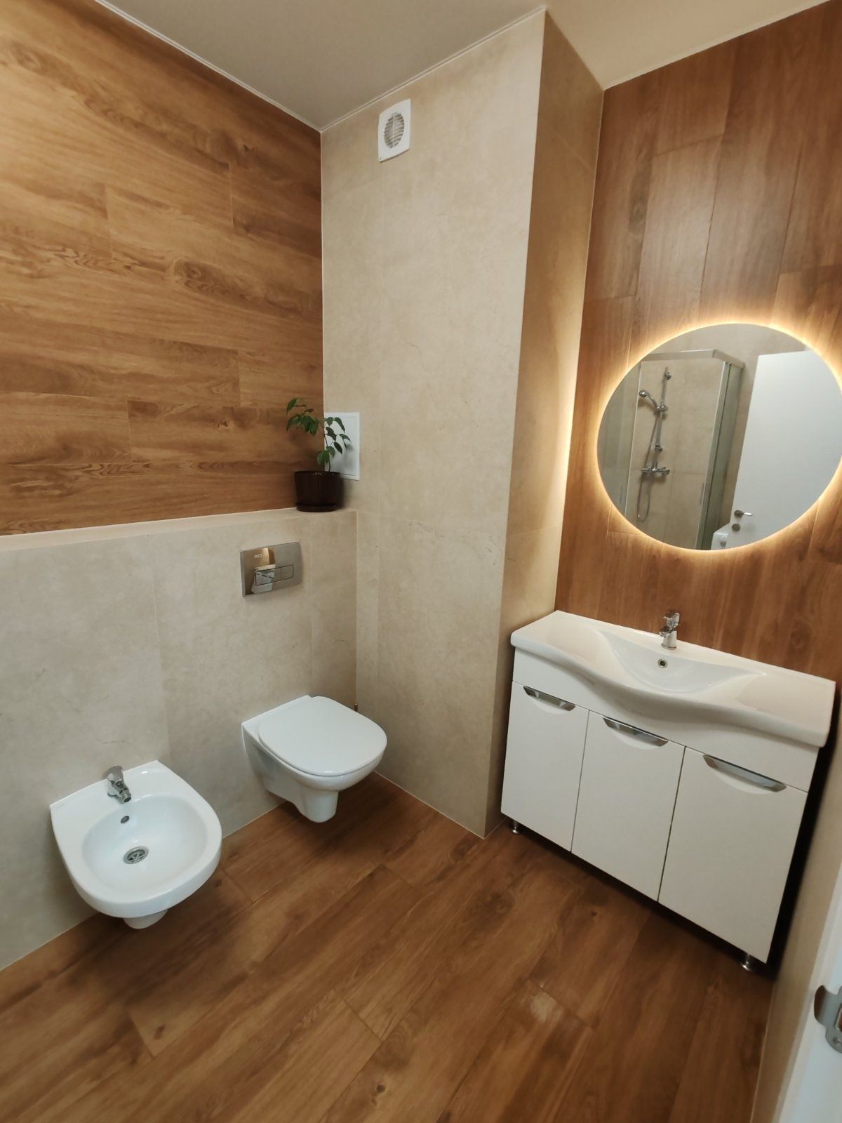 2-Room Apartment with Panoramic Dnipro River View in Great Complex