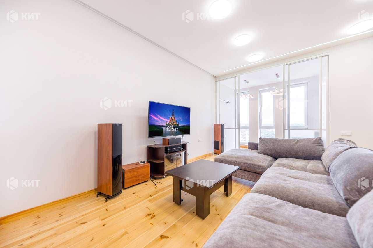 Spacious 3-room duplex apartment in Pavlivsky Quarter