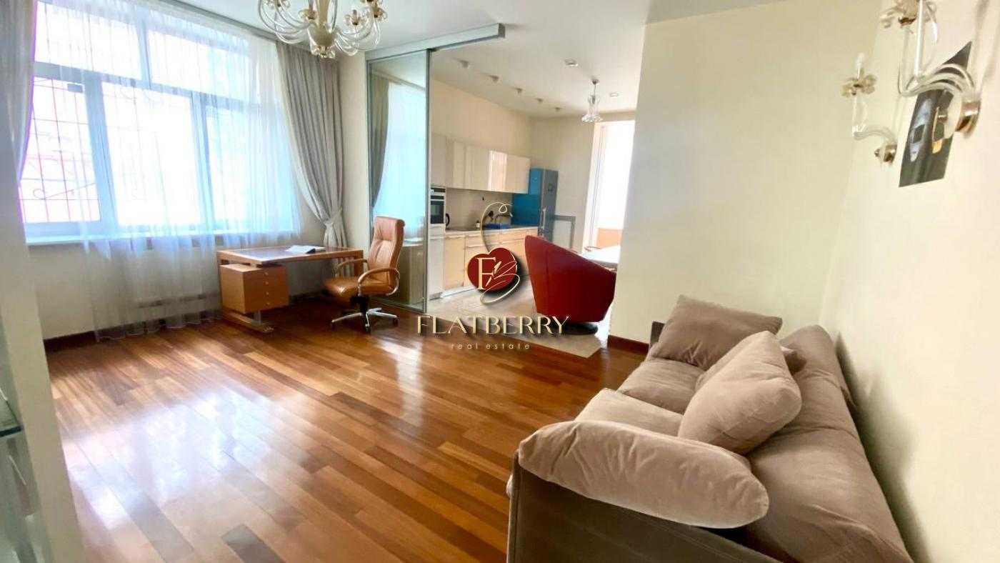3-Bedroom Apartment in City Center, Pechersk District, Near Khreshchatyk Metro