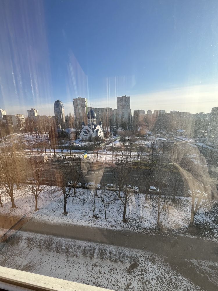 Bright 2-Bedroom Apartment with Balcony, Central Location