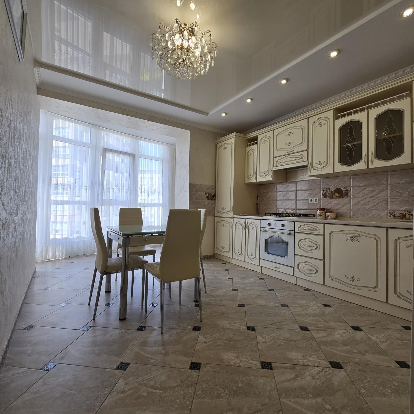Two-room apartment near city lake with premium renovation
