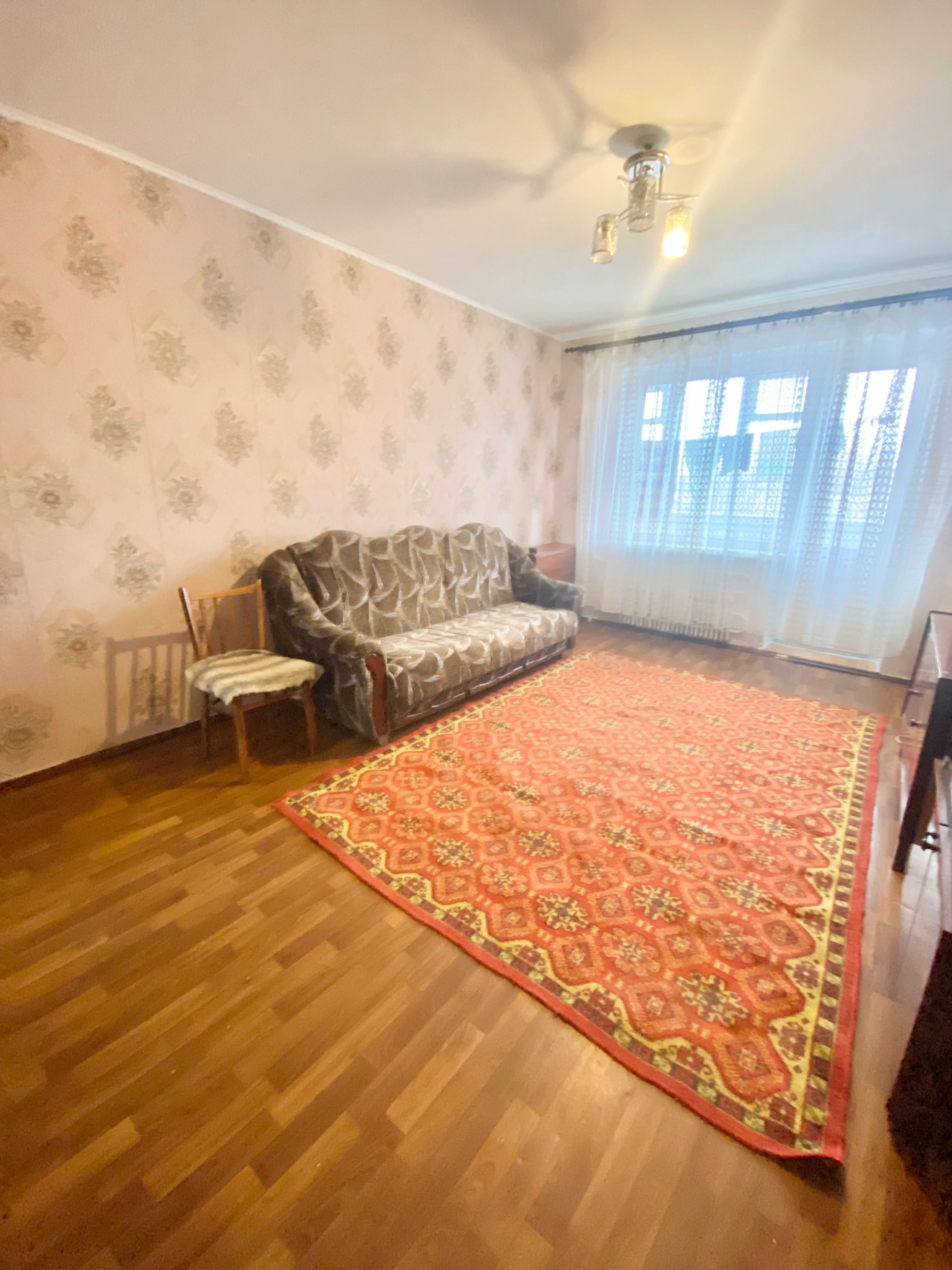 Renovated 1-bedroom apartment with elevator at Topol-3