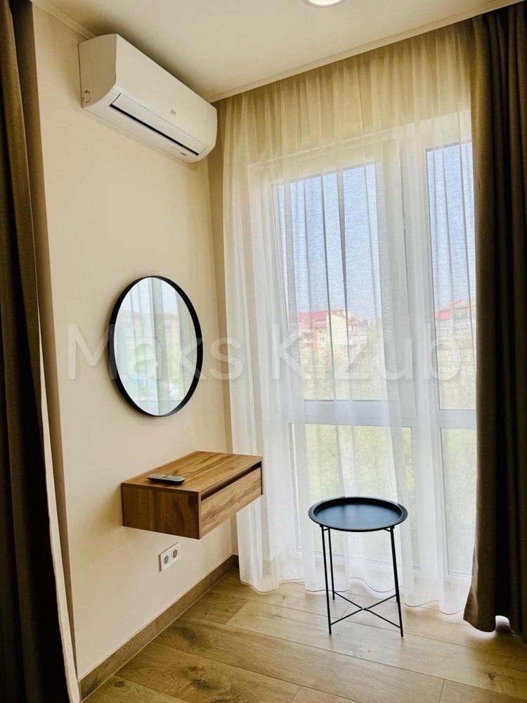1.5-Room Apartment in Comfort City Complex with Modern Renovation