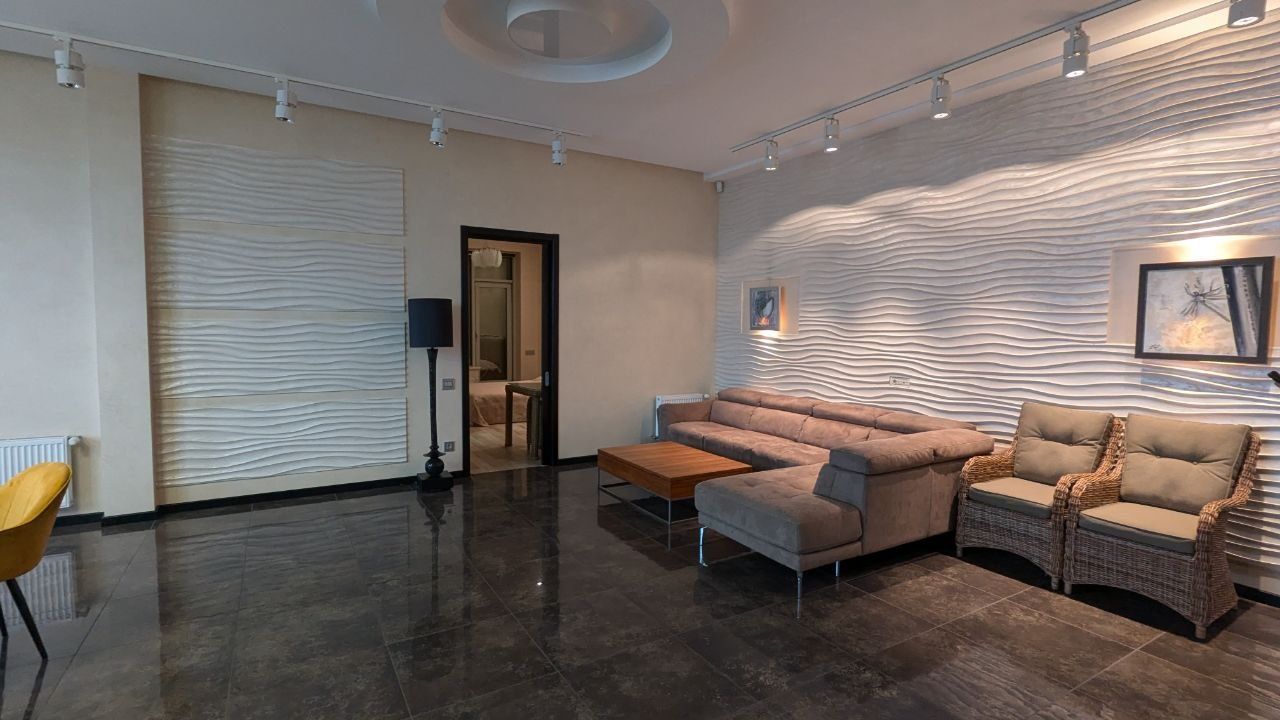 Spacious Apartment with Sea View at French Boulevard