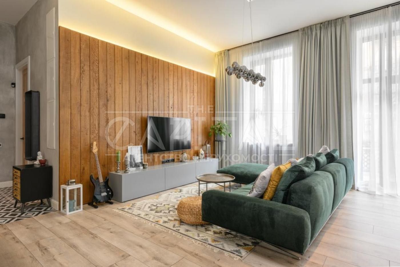 Luxury Designer Apartment in Kyiv City Center with Premium Renovation