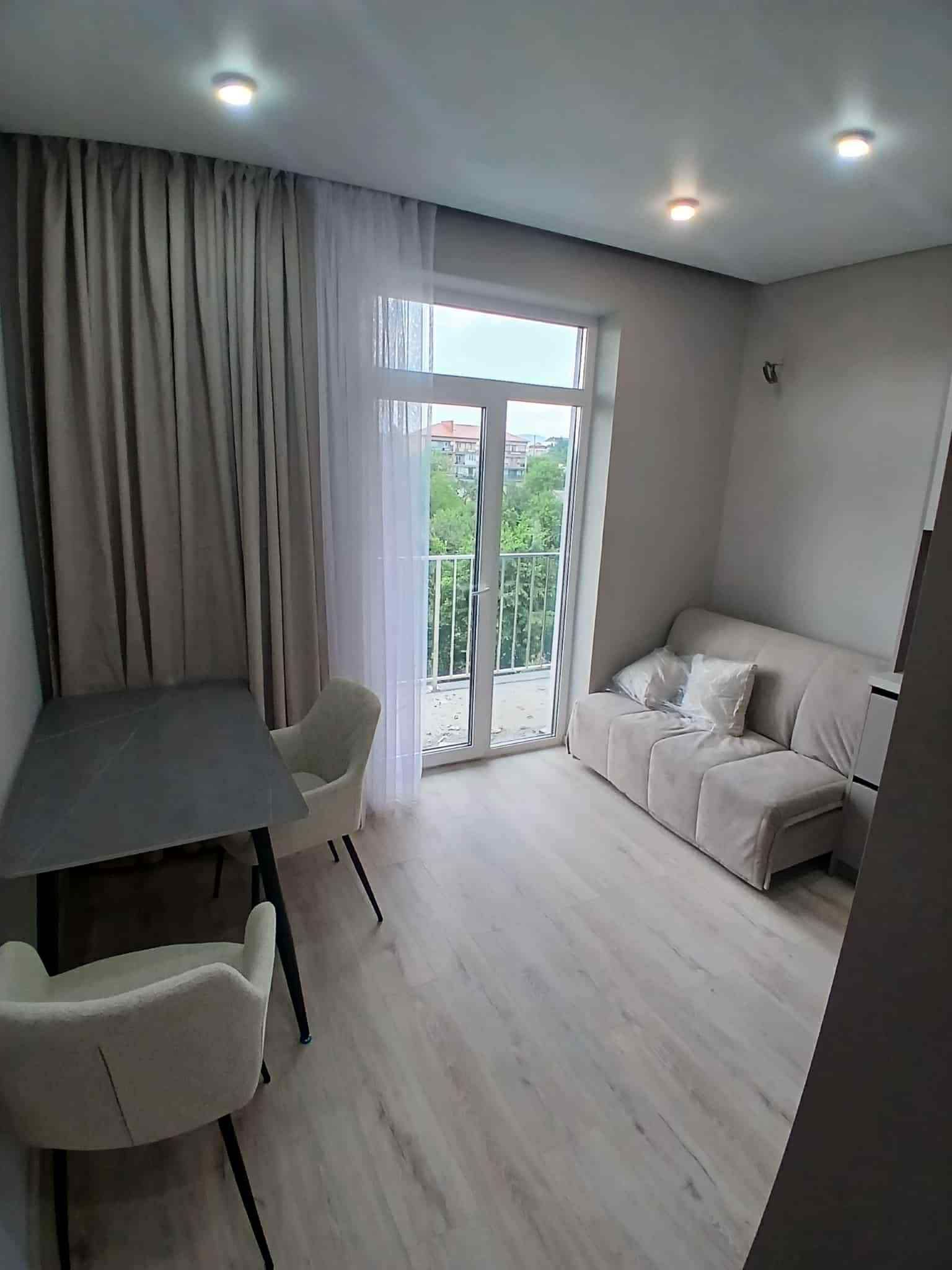 Modern, Bright, Spacious Apartment in City Center