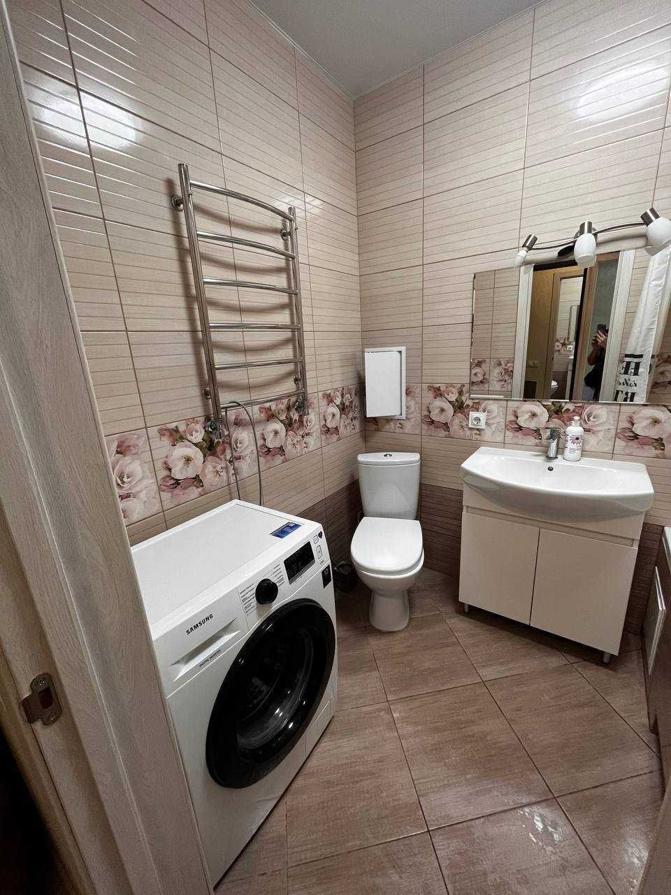 Cozy apartment in gated complex with amenities