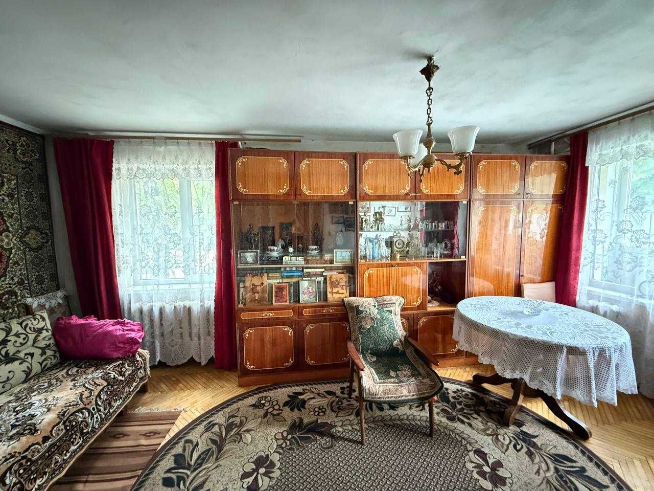 1-Room Apartment on Chornovola Street near McDonald's
