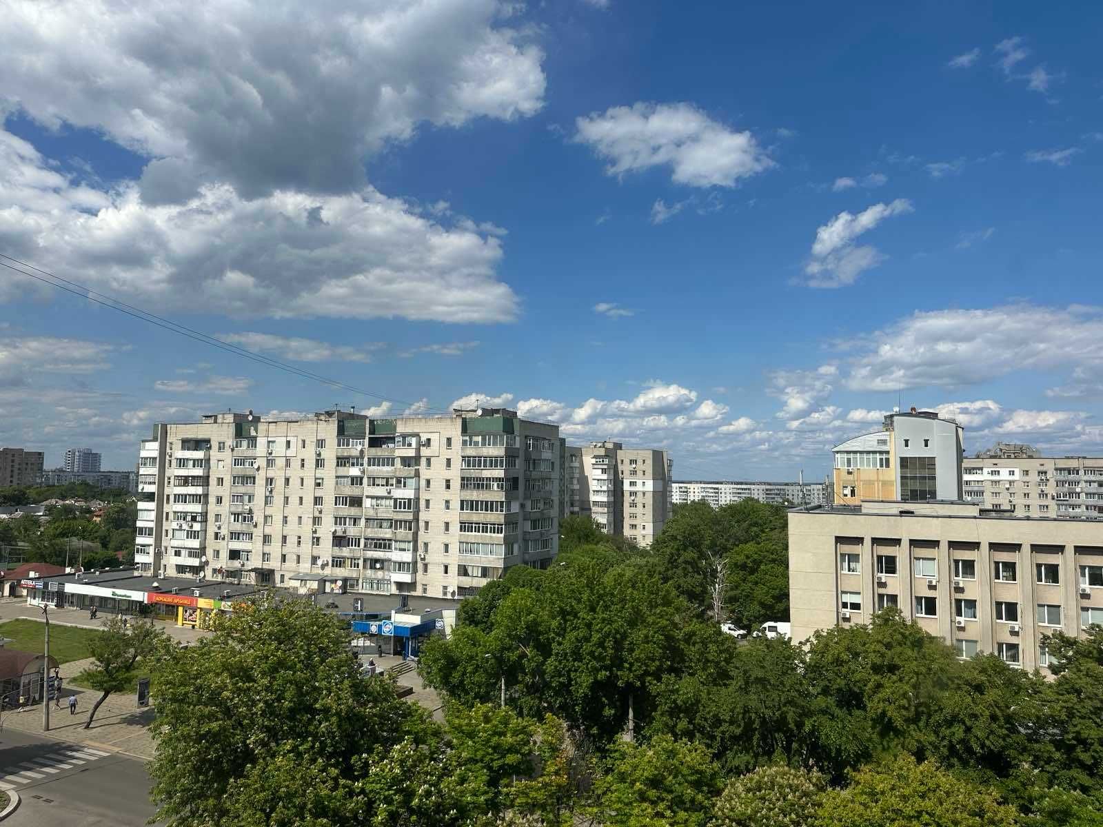 Spacious 3-room apartment with euro renovation and modern amenities