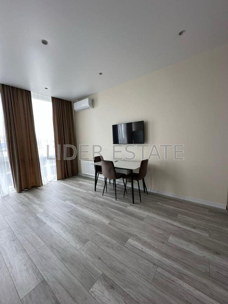 2-Room Apartment in City Line Complex with Designer Interior