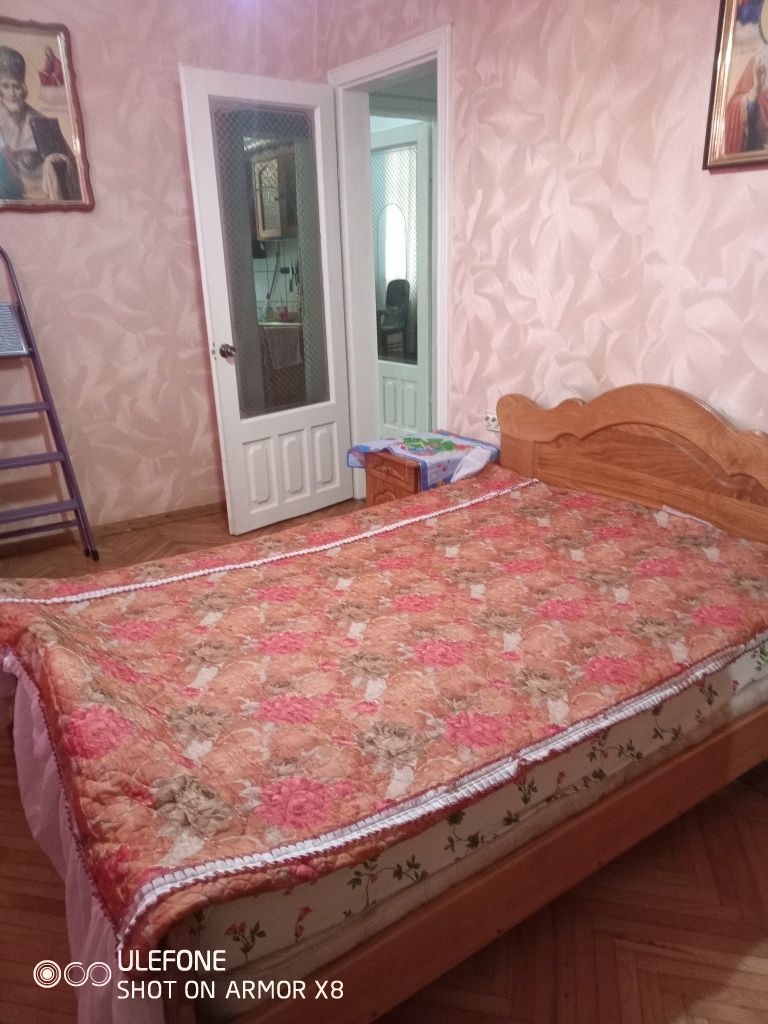 Two-bedroom apartment with garage in Chernivtsi