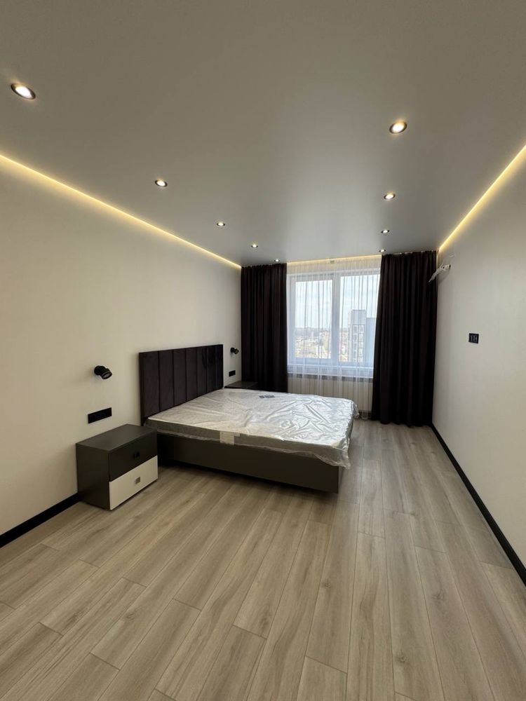 Modern 2-Bedroom Apartment with Designer Renovation