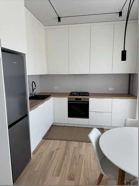 1-Bedroom Apartment with Modern Design and Storage Space