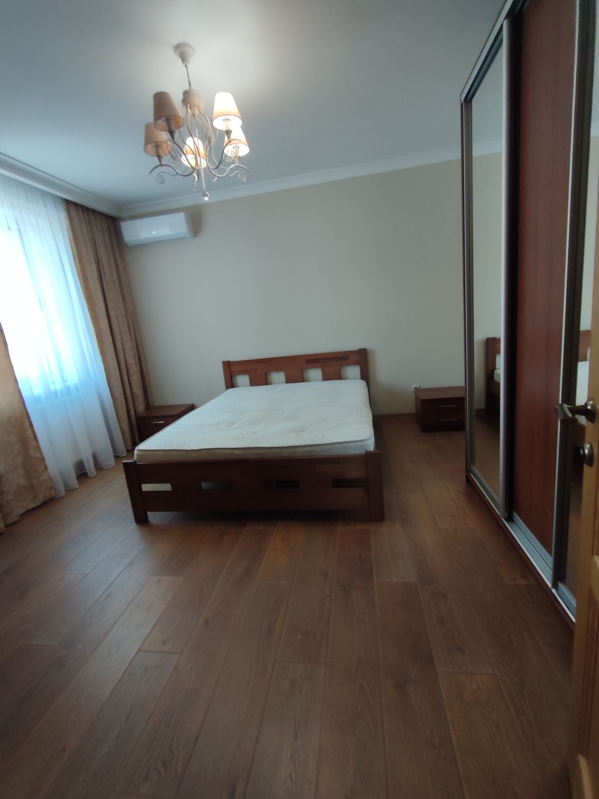 Spacious Two-Level Apartment in Uzhgorod with Amenities