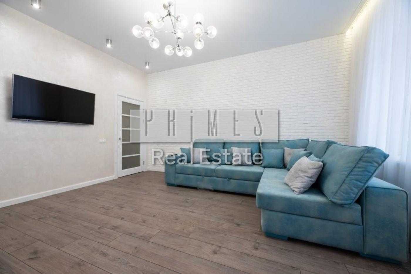 Modern Two-Bedroom Apartment in Novopecherskie Lipki Residential Complex