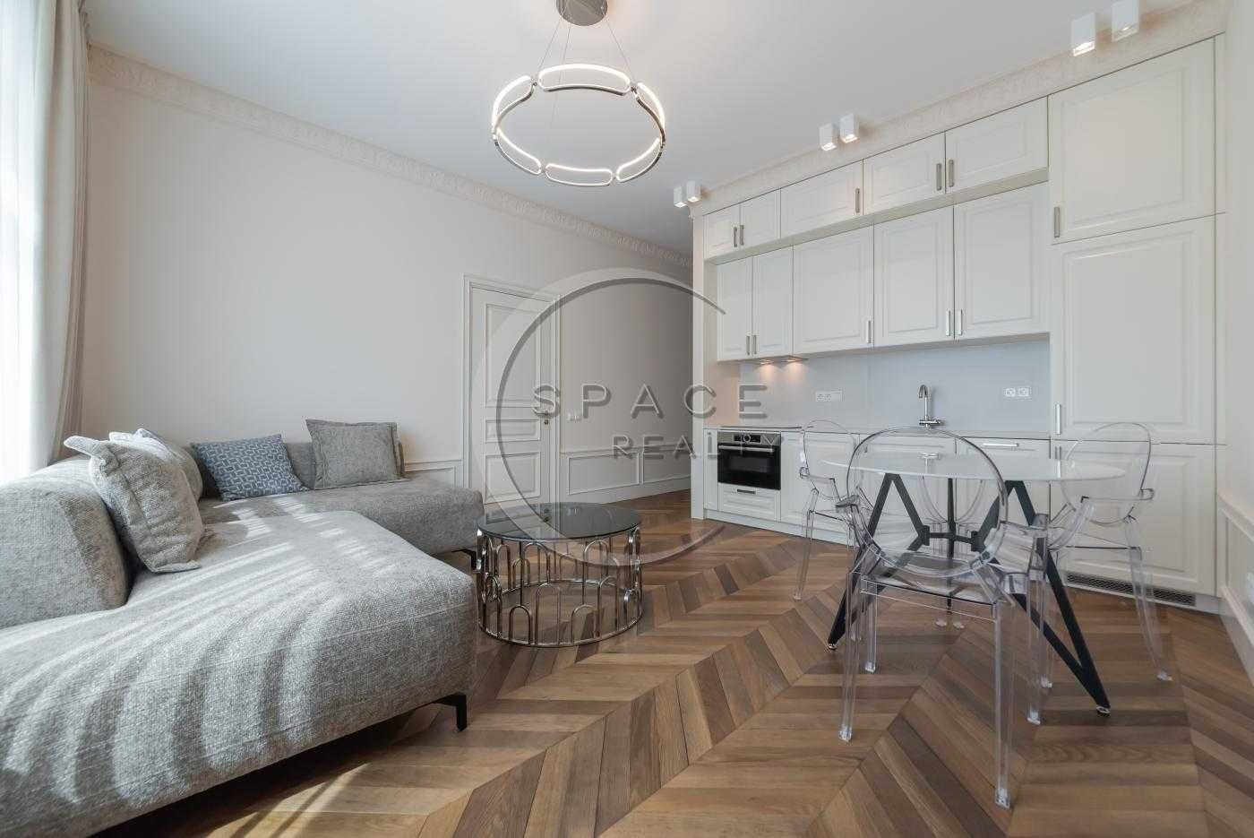Designer Two-Room Apartment with Incredible View in Novopecherski Lipki Complex
