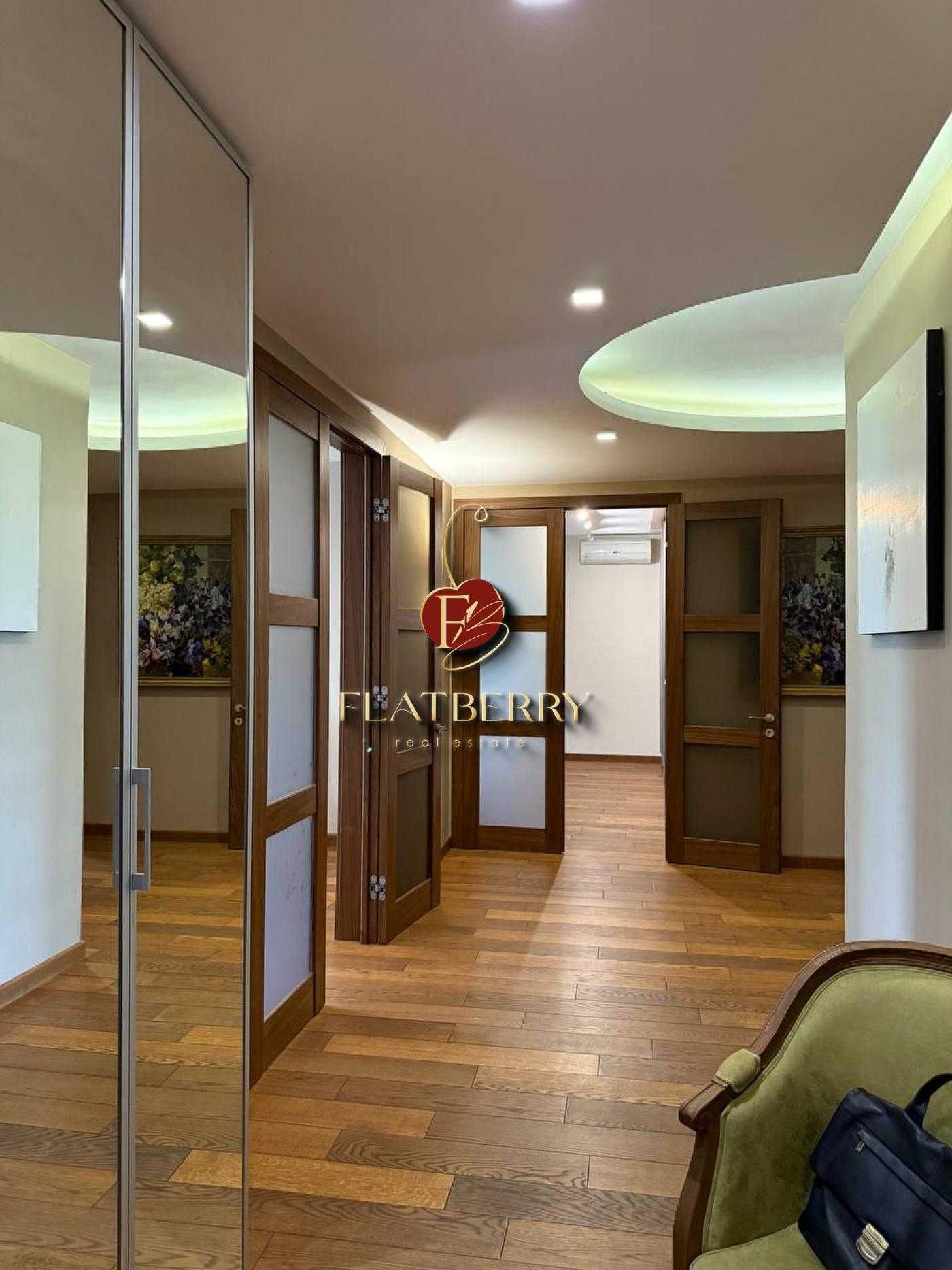 Spacious 122m² Apartment in Podil Center with Designer Renovation