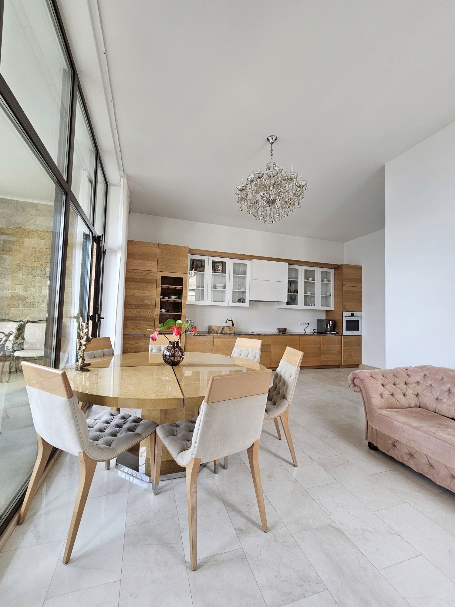 Luxurious 2-Bedroom Apartment in Historical Podil District